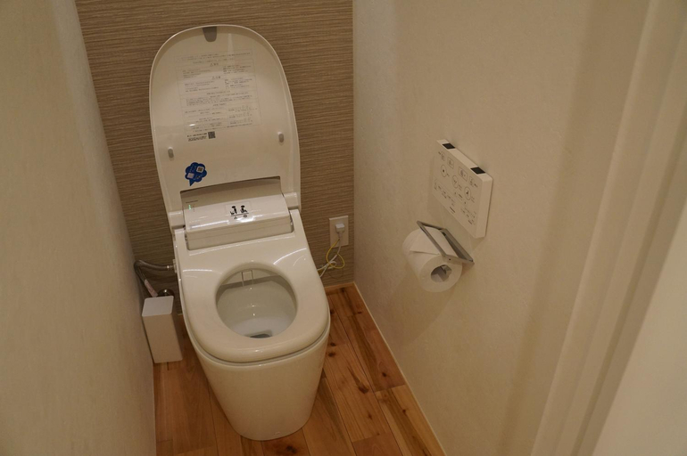 Bathroom 4, SORAYADO 宙宿, Tsuru