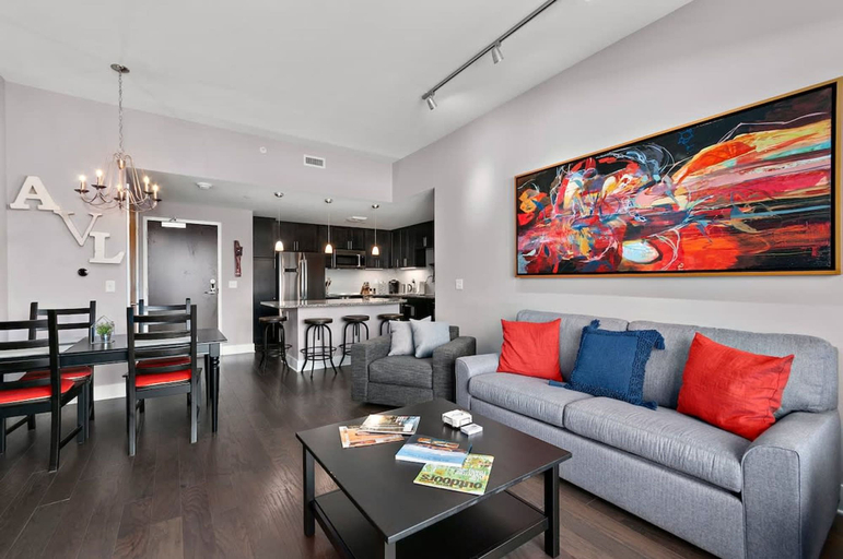 Room 3, 2BR Condo w Balcony Free Tix Walk to Downtown, Buncombe
