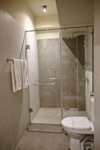 Bathroom 4, Oak Ray La Ella Breeze, Ella