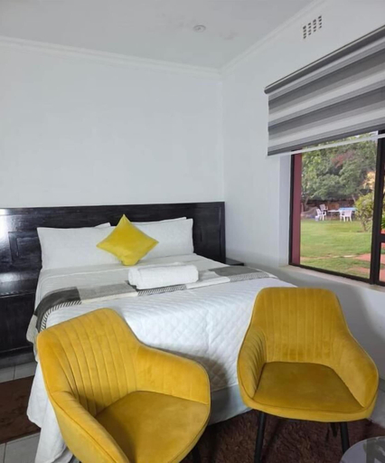 Room 4, DreamWest Living Guesthouse, West Rand