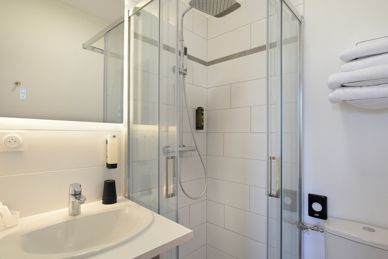 Bathroom 4, Logis Hôtel Maison Voltaire, Indre-et-Loire