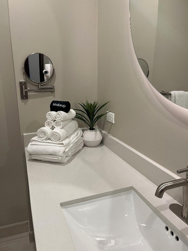 Bathroom 5, The Palms