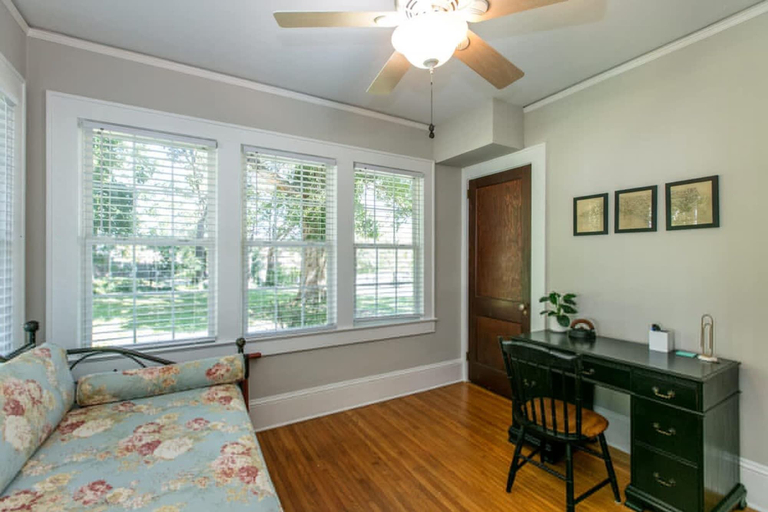 Room 5, Roomy 5BR Bungalow w Backyard Close to Downtown, Henderson