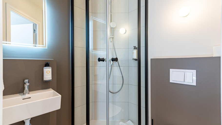 Bathroom 3, Kyriad ECO - Marne-la-Vallée Bussy-Saint-Georges, Seine-et-Marne