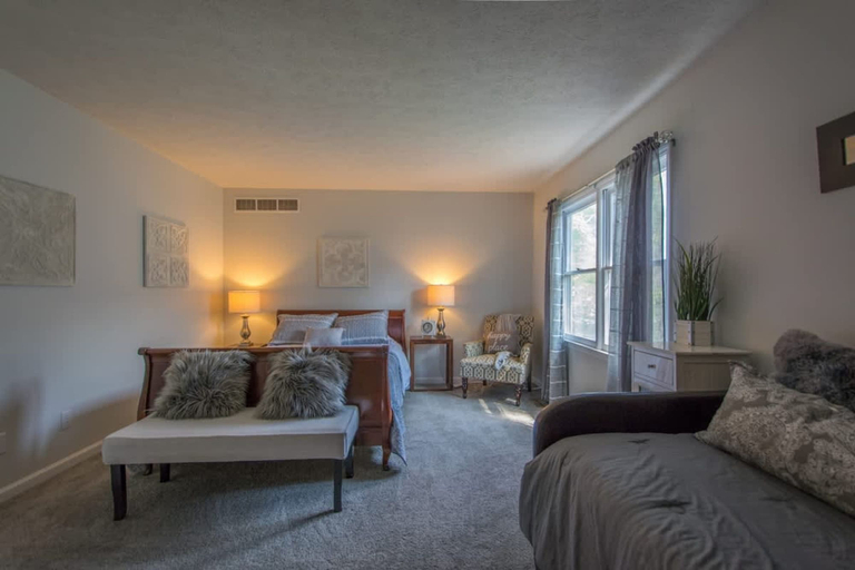 Room 4, Charming 2BR Townhouse w Patio Walk to Main St, Henderson