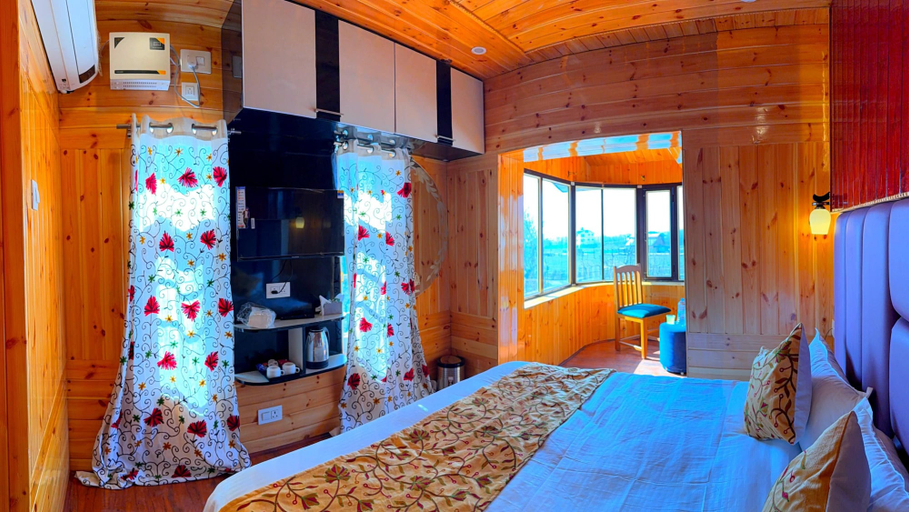Bedroom 4, Poets inn, Anantnag