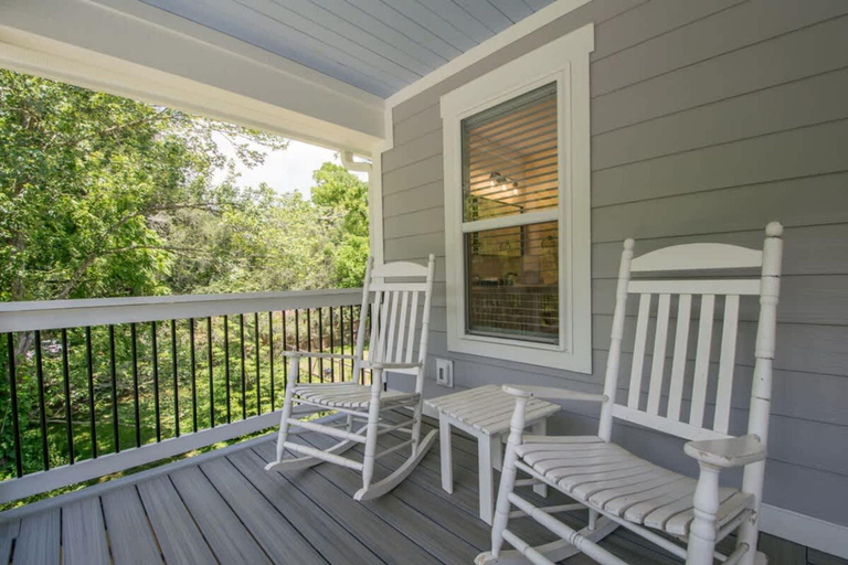 Room 2, Charming 3BR w Balconies Walk to Flat Rock Playhouse, Henderson