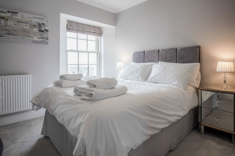 Bedroom 2, Upper Deck - 2 Bedroom Apartment - Saundersfoot, Pembrokeshire