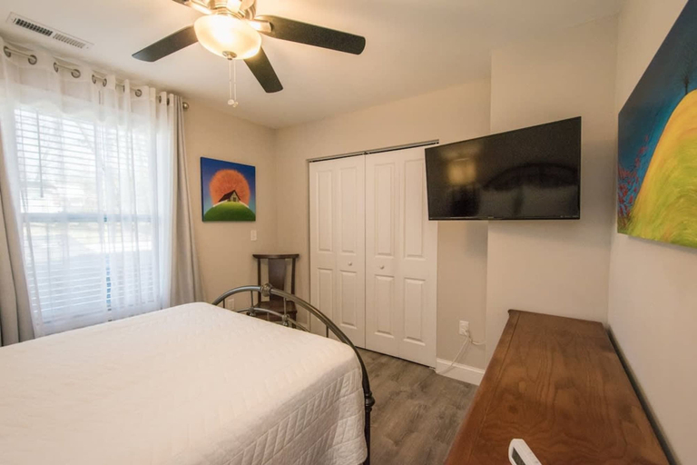 Room 4, Art-inspired Retreat Free Daily Perks, Buncombe