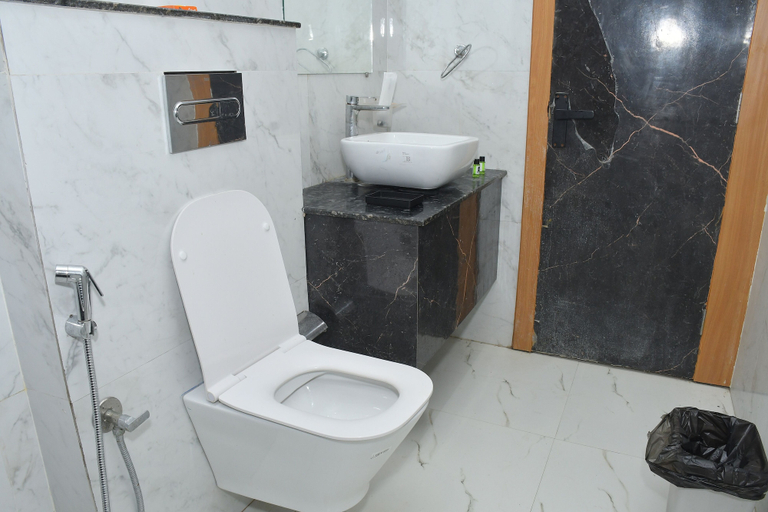 Bathroom 2, The Ora Hotel, Mathura