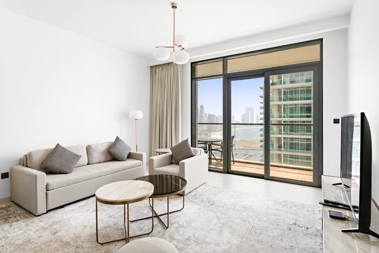 Room 2, Marina Apartment w Building Pool gym Balcony, Dubai
