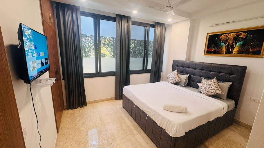 Room 4, Fortune Home Service Apartment 3Bhk E-69, Delhi