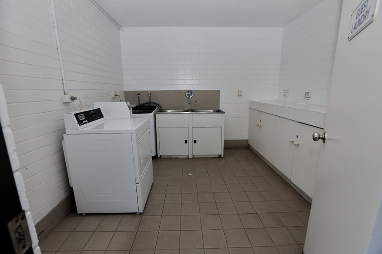 Bathroom 5, Dalby Manor Motor Inn, Dalby
