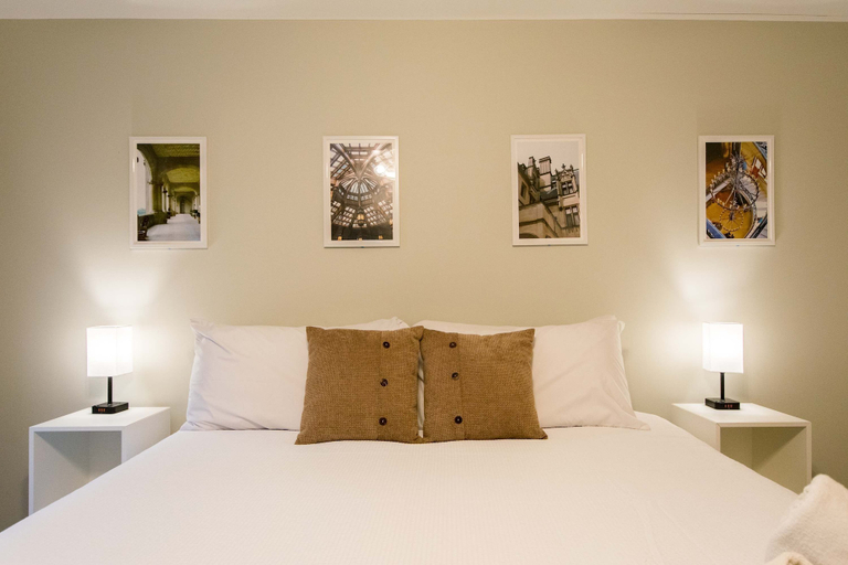 Room 3, Spacious 4BR Retreat w Free Tix Fire Pit Grill, Buncombe