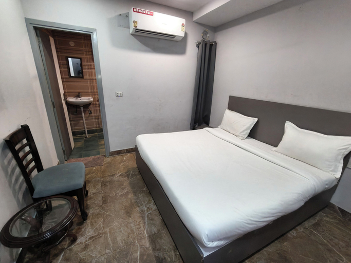 Room 3, Hotel White Stone near Anand Vihar, Delhi