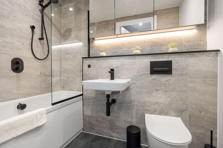 Room 5, The Mancunian Blue - Manchester Luxury 2-bed Corner Apartment, Manchester
