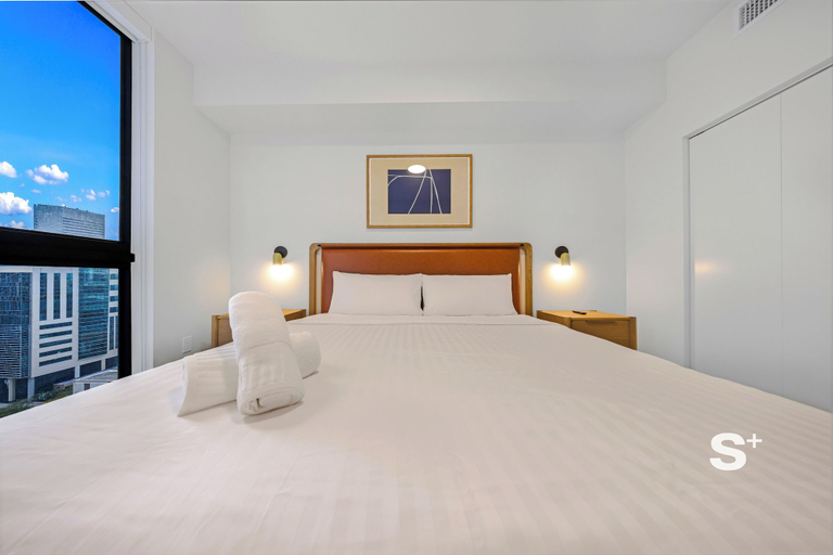 Room 1, Modern Condo in DTW Miami - Gym & Pool, Miami-Dade