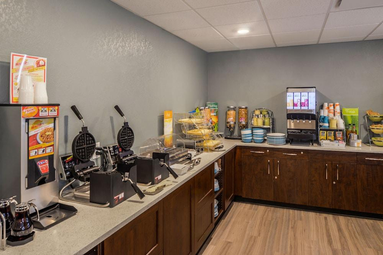 Food & Drinks 5, Suburban Extended Stay Hotel, Division No. 13