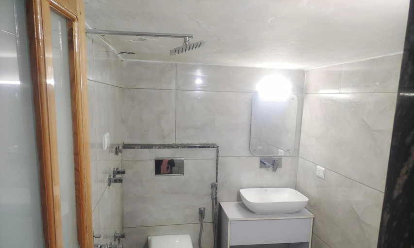 Bathroom, Hotel Noor Mahal, Anantnag