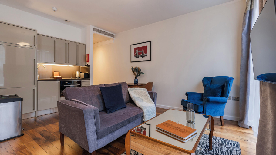 Living area 4, Monument Serviced Apartments LovelyStay, London