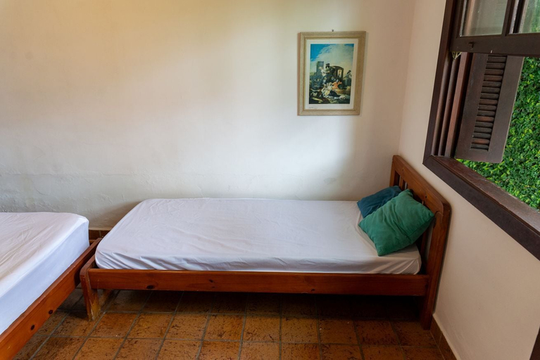Room 4, Casa em Condom nio c Churrasqueira a 200m da Praia, Caraguatatuba