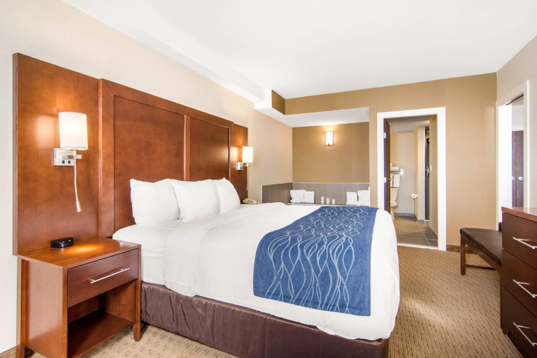 Bedroom 3, Comfort Inn & Suites Medicine Hat, Division No. 1