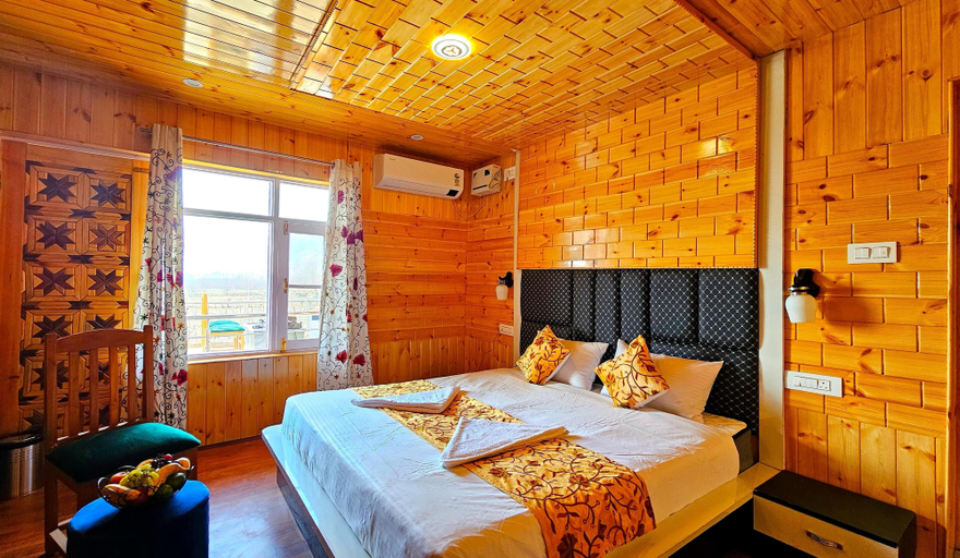 Bedroom 2, Poets inn, Anantnag