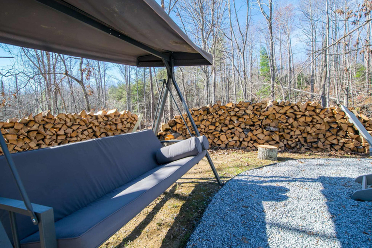 Room 2, Rustic-chic 2BR Cabin w Clawfoot Tub Near Trails, Henderson