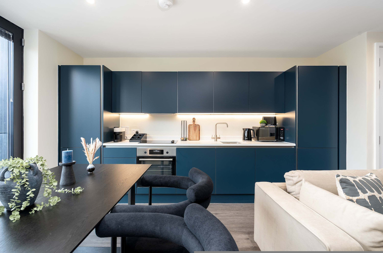 Room 3, The Mancunian Blue - Manchester Luxury 2-bed Corner Apartment, Manchester