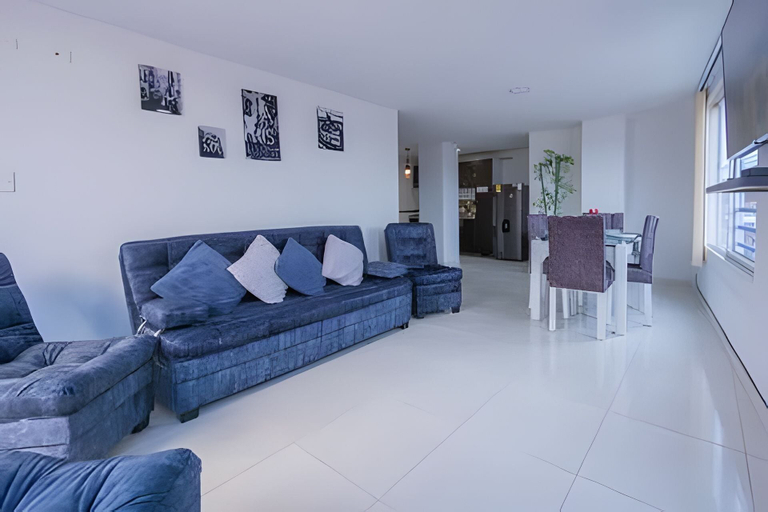 Living area 3, amplio y lujoso apartasuite en el centro, Cartago