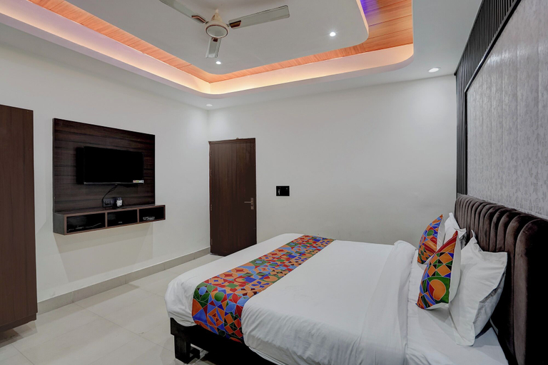 Room 3, Fabhotel Ivory Loft, Gautam Buddha Nagar
