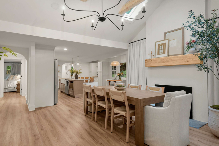 Room 3, 5BR Estate w Guesthouse Private Waterfall Trail, Henderson
