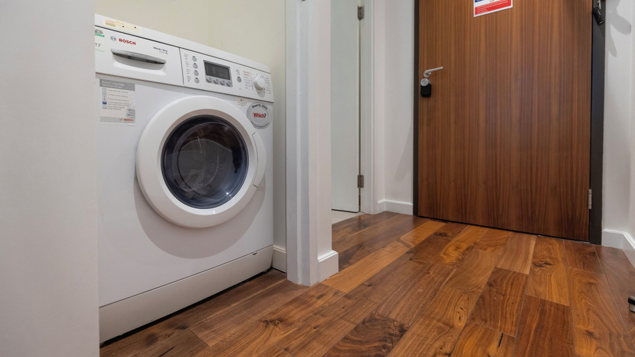 Room 2, Monument Serviced Apartments LovelyStay, London