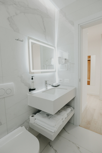 Bathroom 5, Seaside Hotel, Vlorës