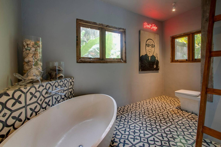 Bathroom 4, Luxurious Bohemian 4-bedroom open living Villa by Triang Villas, Tabanan