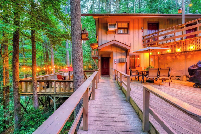 Exterior & Views 2, The Cascades Inn, Rabun