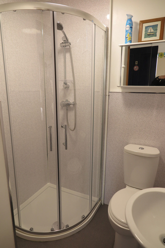 Bathroom 4, Boaters Guesthouse, Dorset