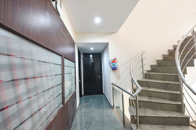 Staircase 5, FabHotel Giriraj Hospitality - 100 Meters From Narayana Hospital | Gurugram, Gurgaon