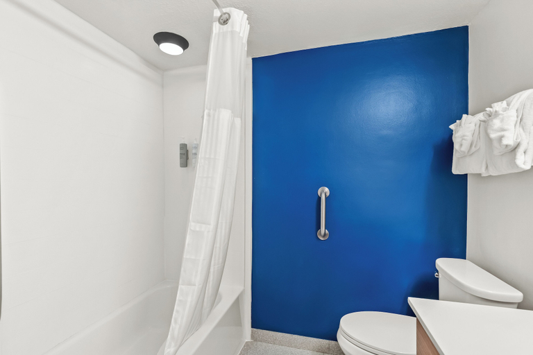 Bathroom 4, Spark by Hilton Chattanooga Downtown, Hamilton