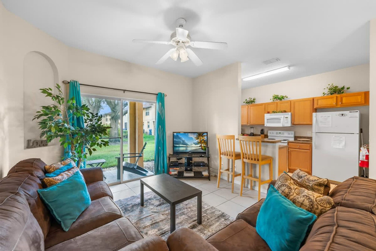 Room 1, Tranquil Townhouse 3 bed Lazy River Resort, Polk