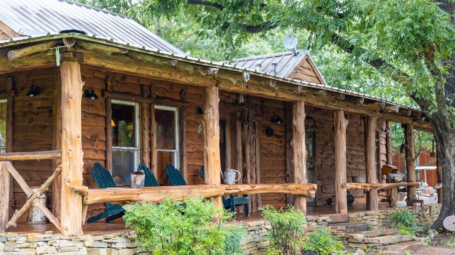 Exterior & Views 1, Moon River Ranch, Falls