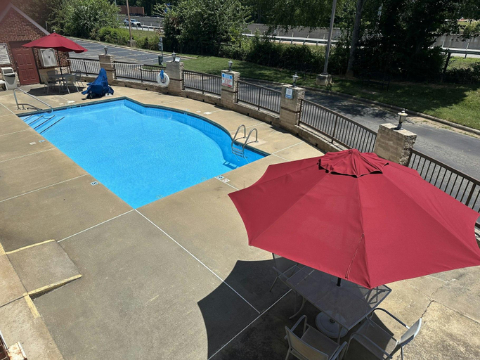 Sport & Beauty 4, Red Roof Inn & Suites Cornelius – Lake Norman, Mecklenburg