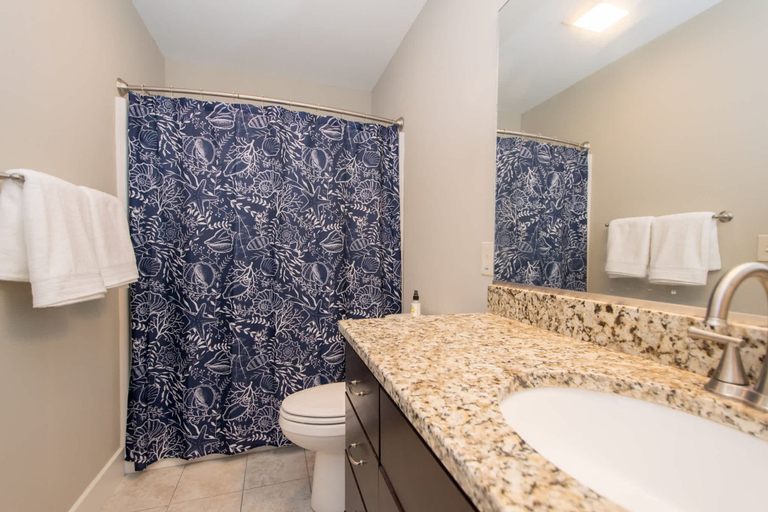 Room 5, 3BR Retreat Ensuite Baths Fire Pit, Buncombe