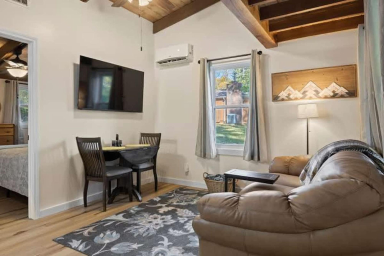 Room 5, Accessible 1BR Cottage w Firepit Near Trails, Henderson