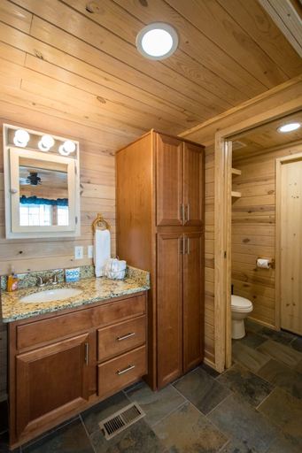 Room 5, Lakeview 2BR Tiny Home Near Trails Pool Bocce, Henderson