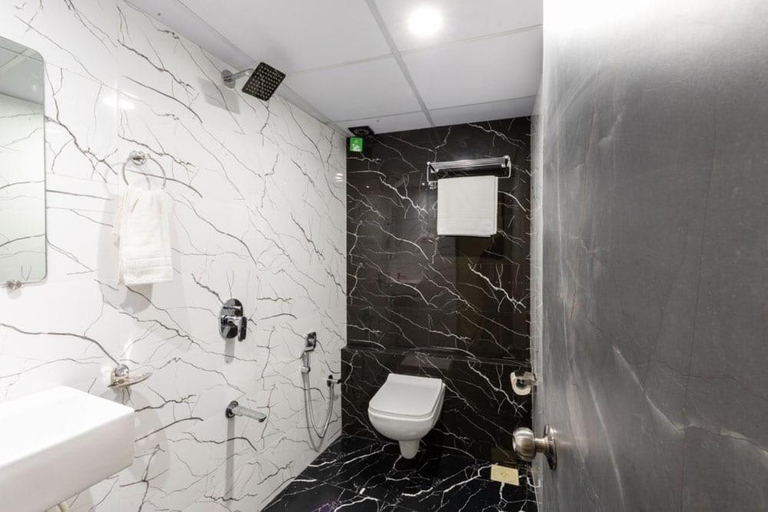 Bathroom 2, Hotel BKC NX Rooms near Bandra Kurla Complex, Mumbai Suburban