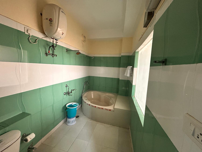 Bathroom 3, Hotel Rongla, Kangra