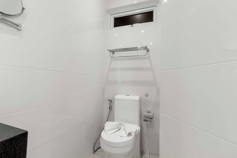Bathroom 4, Beachfront Stay Walk to Beach C273, Pulau Phuket