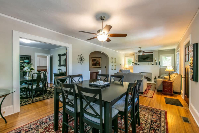Room 2, Roomy 5BR Bungalow w Backyard Close to Downtown, Henderson