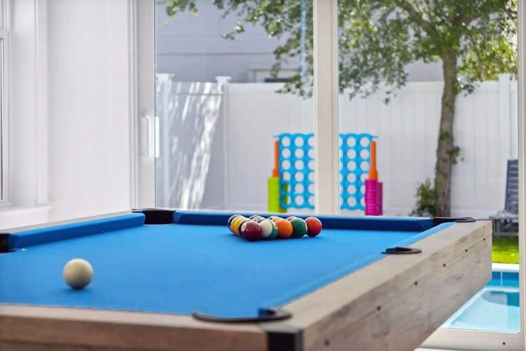 Room 5, Hidden Palms 7BR W Poll Billiard and Near Beach, Walton